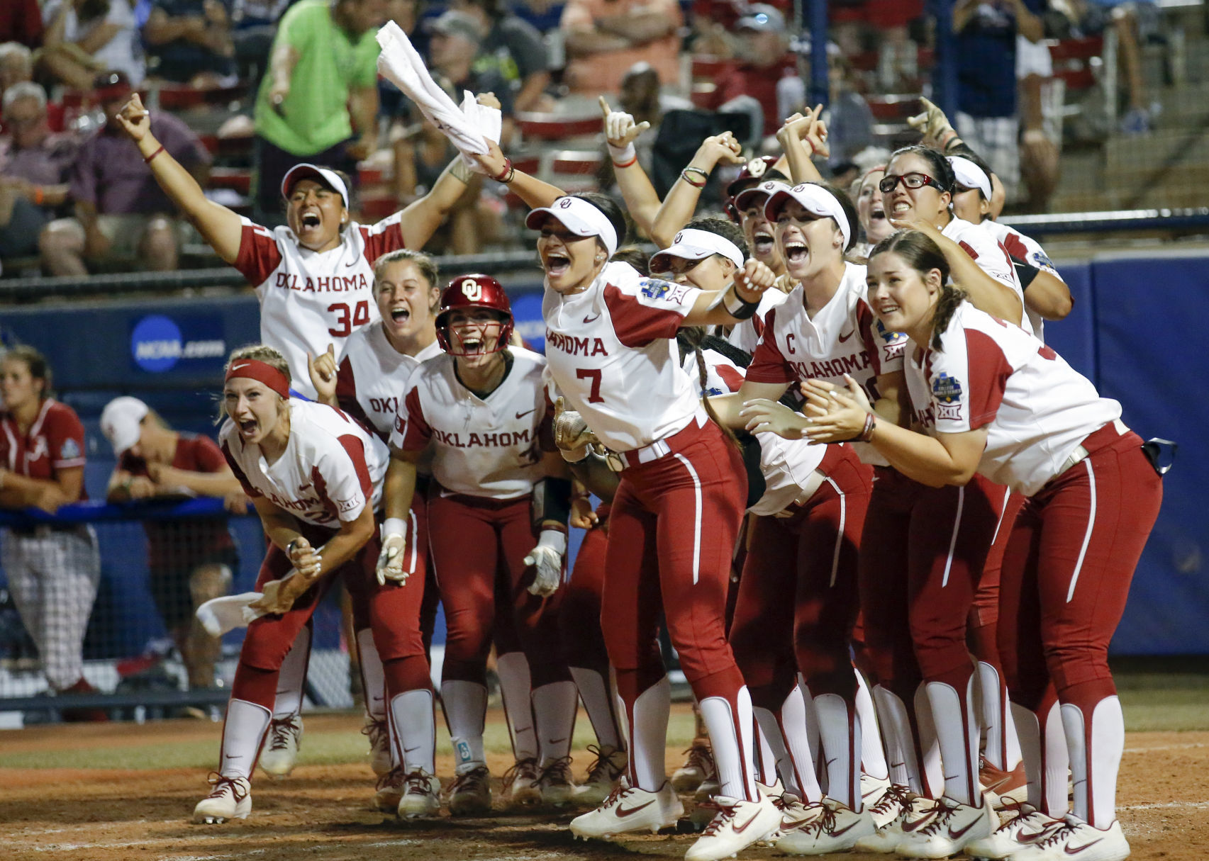 WCWS OU ALABAMA GAME 2